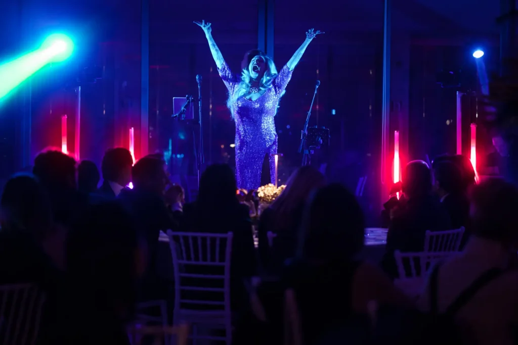 A dazzling drag performance energizes the room during a glamorous 50th birthday celebration. A unique moment caught by an event photographer in Italy.